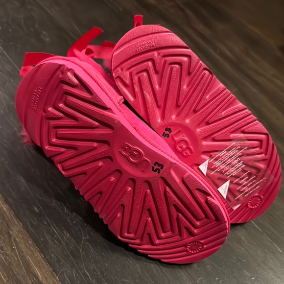 UGG Pink Sheepskin Boots NWOT - Picture 5 of 6